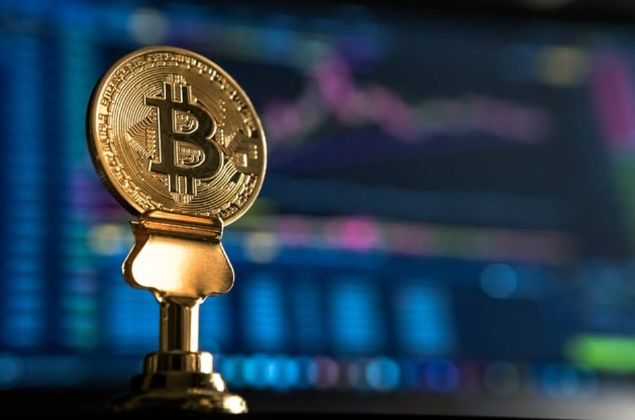 比特币 (BTC) 暂时跌破120，000美元