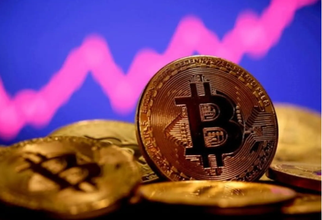 比特币 (BTC) 暂时从119，000美元回落